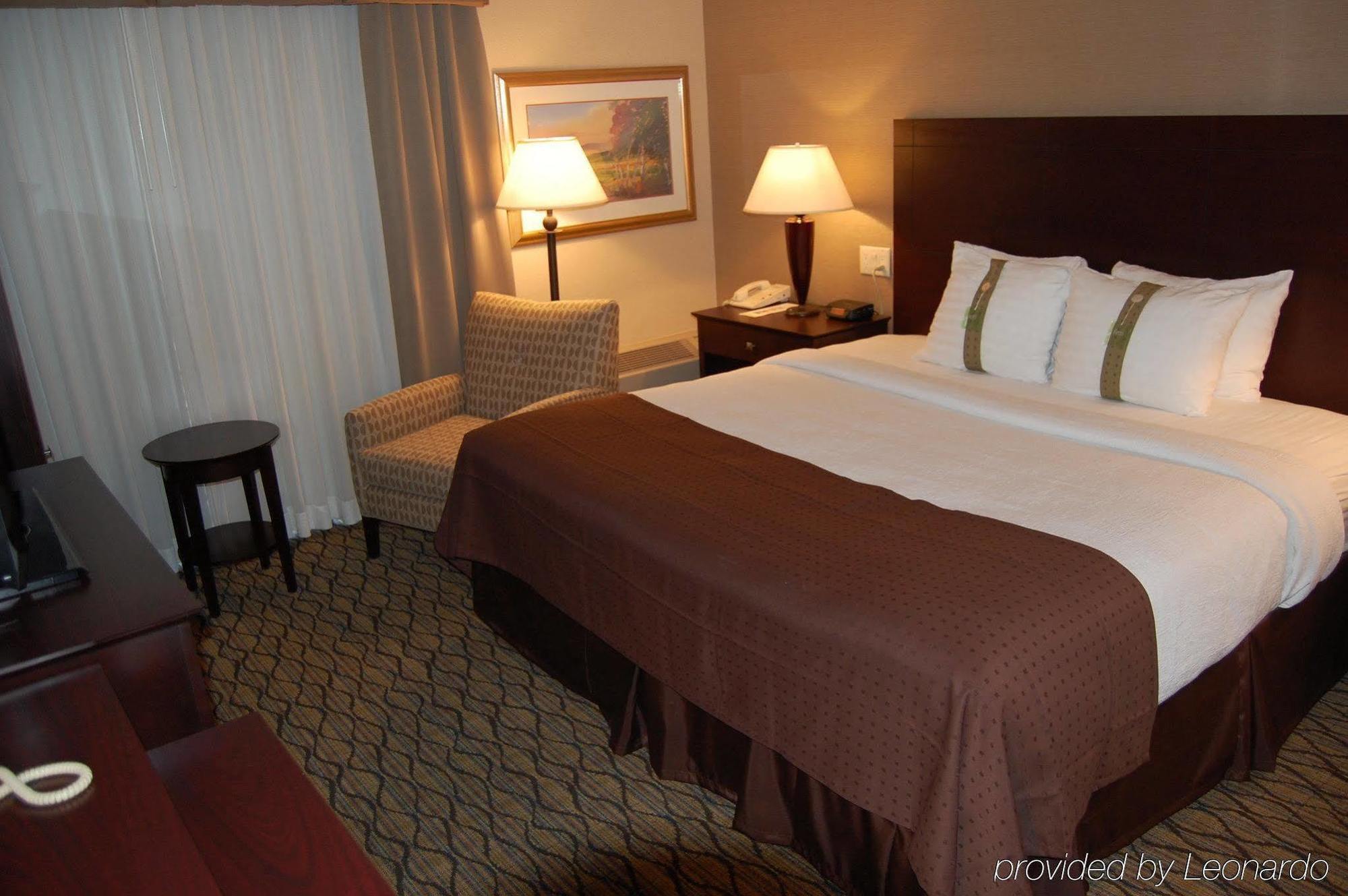 The Riverside Plaza Hotel Sioux City Room photo
